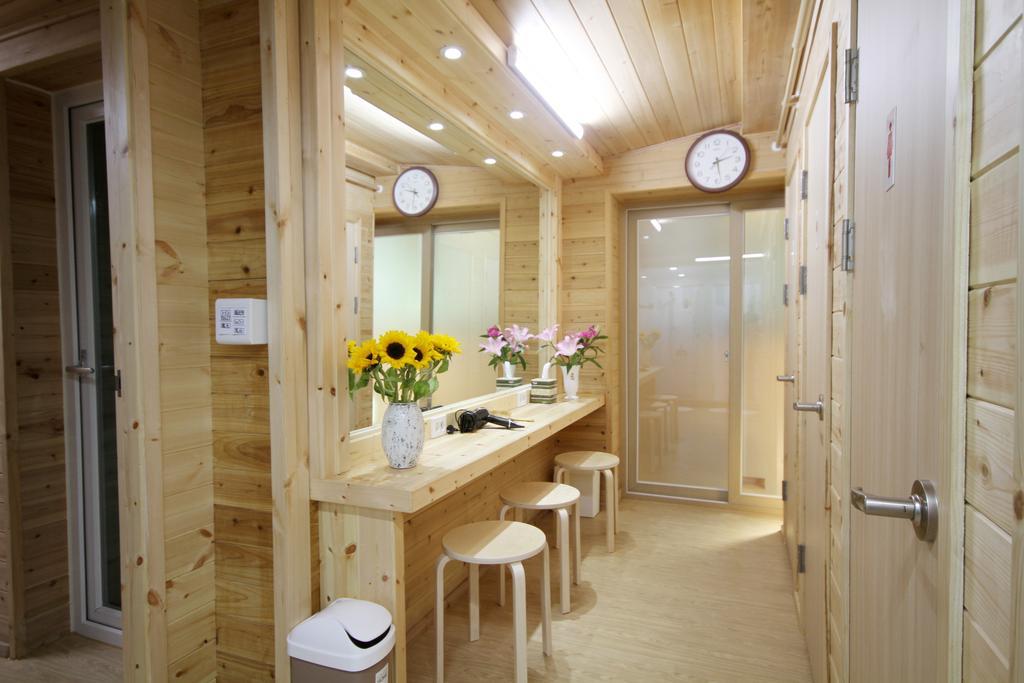 Cheongdam Ladies Guesthouse In Seoul Exterior photo