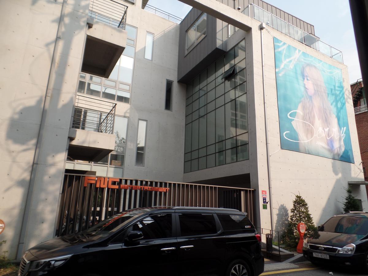Cheongdam Ladies Guesthouse In Seoul Exterior photo