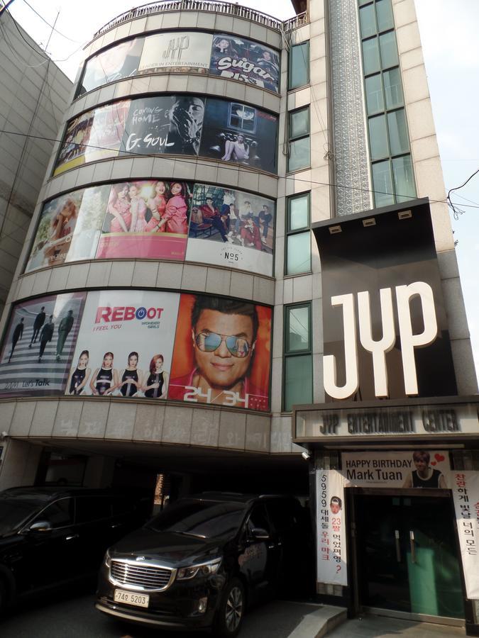 Cheongdam Ladies Guesthouse In Seoul Exterior photo