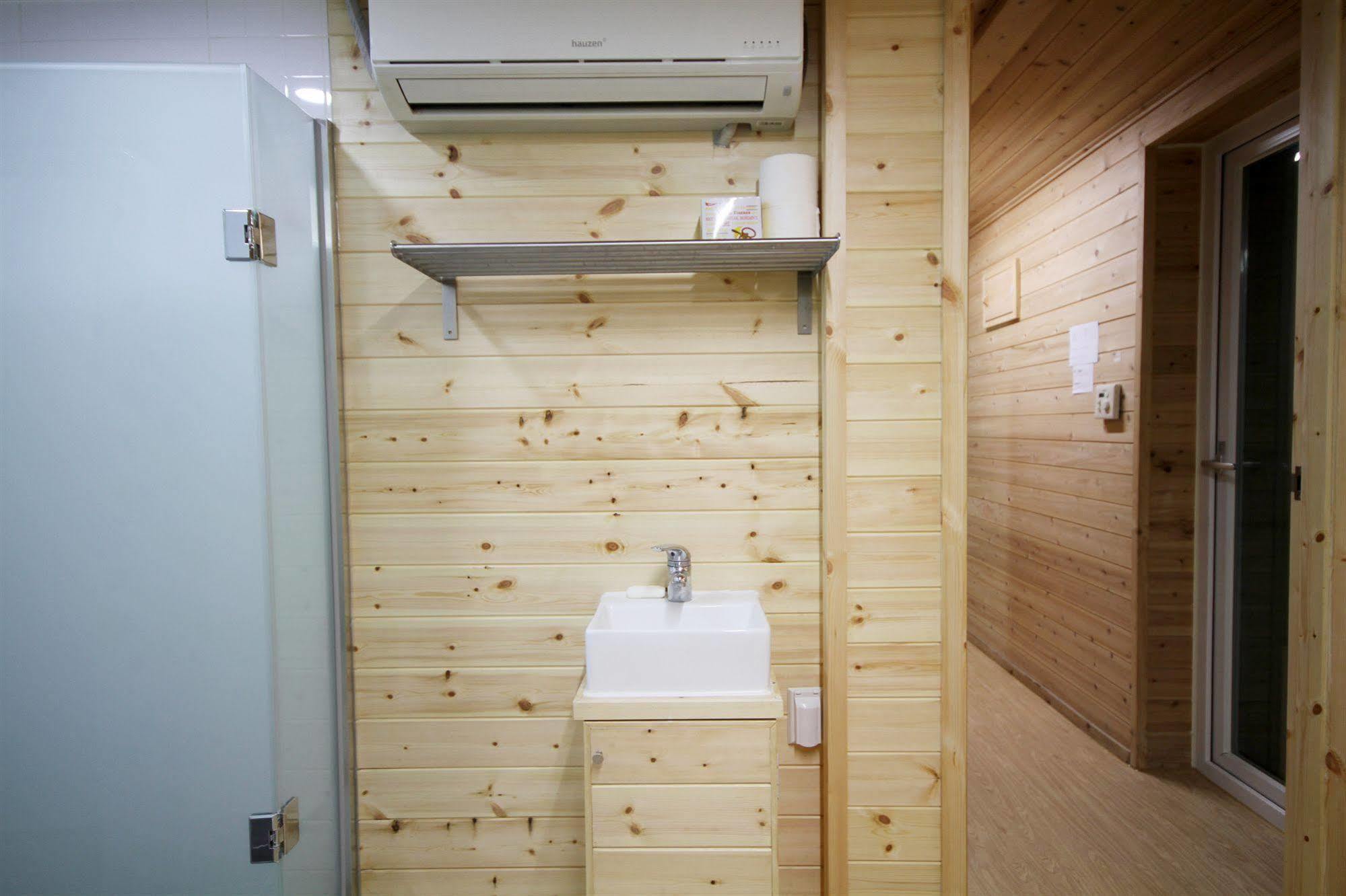 Cheongdam Ladies Guesthouse In Seoul Exterior photo