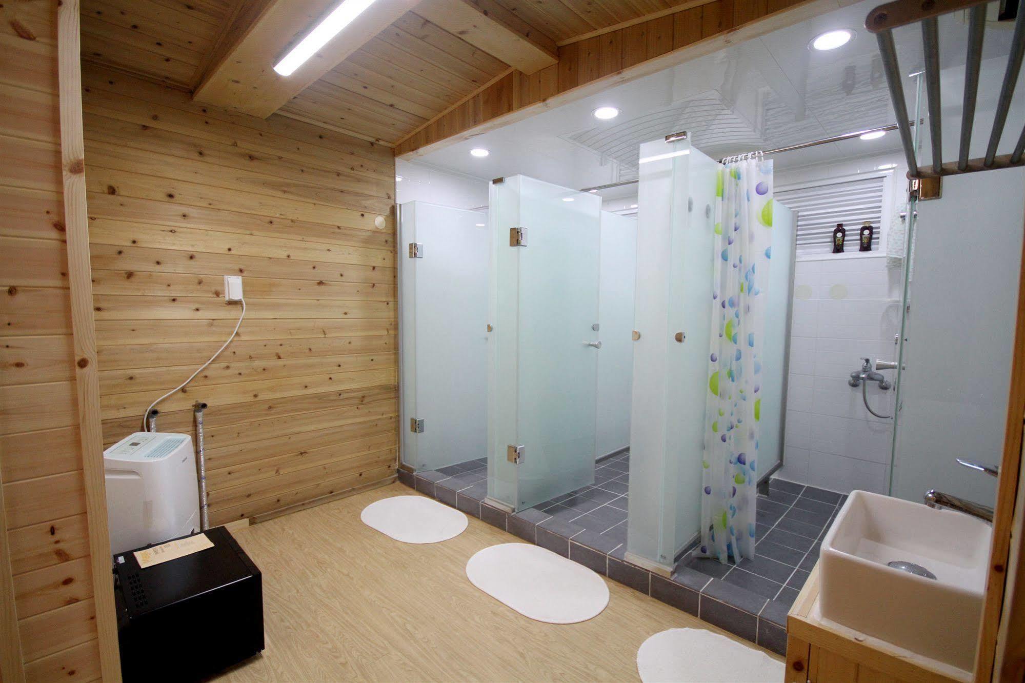 Cheongdam Ladies Guesthouse In Seoul Exterior photo