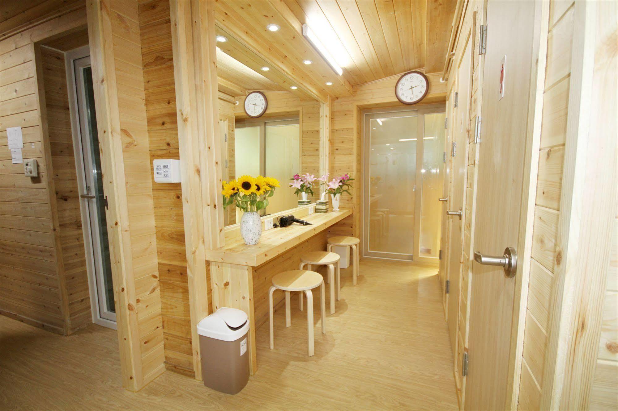 Cheongdam Ladies Guesthouse In Seoul Exterior photo