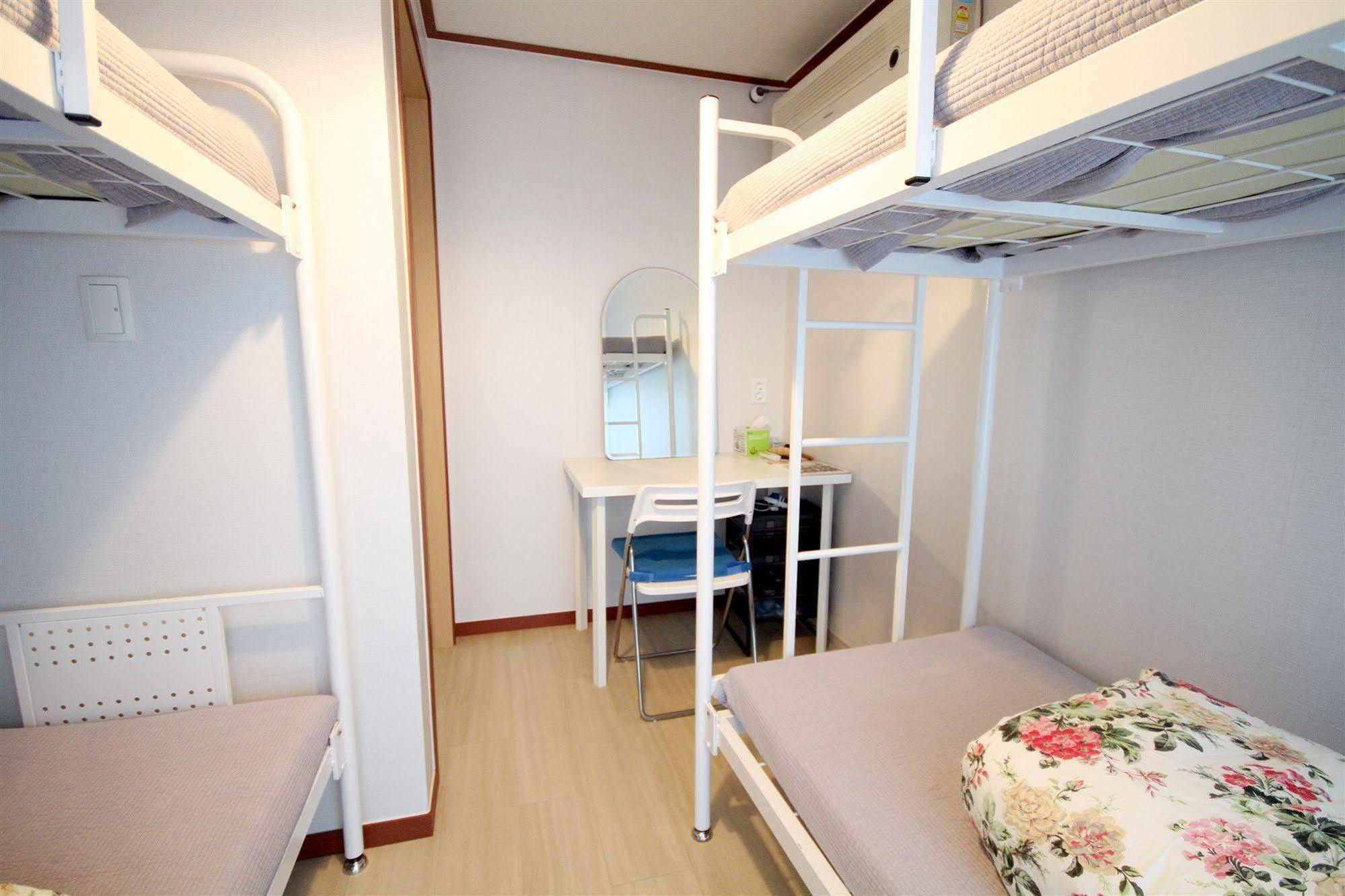 Cheongdam Ladies Guesthouse In Seoul Exterior photo